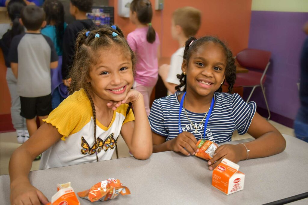 girls at lunch